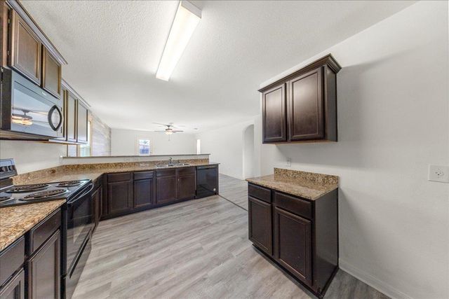 4005 Cressler LN 16G, Jarrell, TX 76537