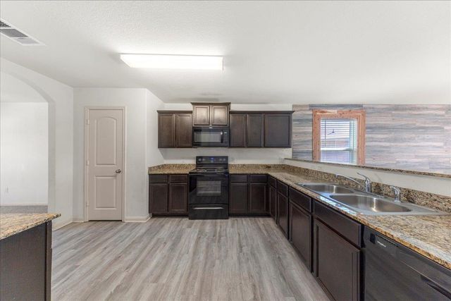 4005 Cressler LN 16G, Jarrell, TX 76537