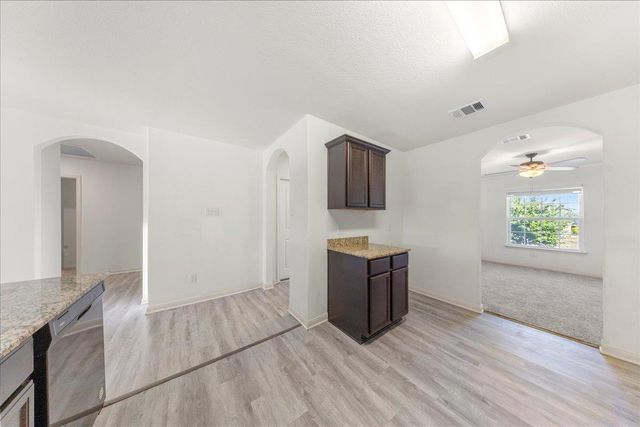 4005 Cressler LN 16G, Jarrell, TX 76537