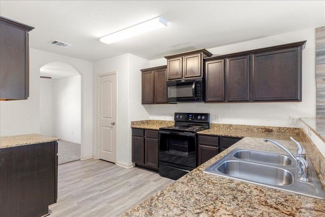 4005 Cressler LN 16G, Jarrell, TX 76537