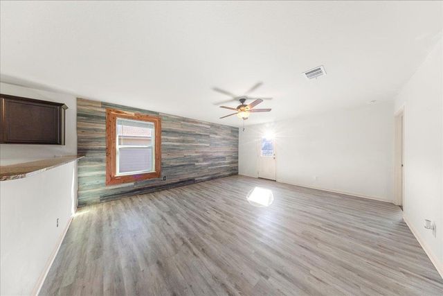 4005 Cressler LN 16G, Jarrell, TX 76537