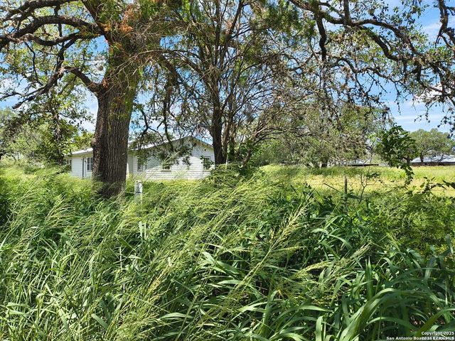 82 Lance, Poteet, TX 78065