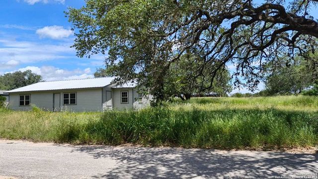 82 Lance, Poteet, TX 78065