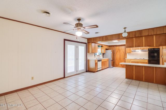 820 Lackland Drive, Biloxi, MS 39532