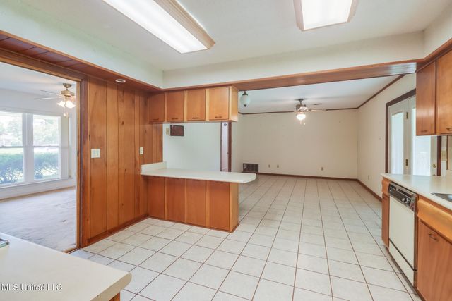 820 Lackland Drive, Biloxi, MS 39532