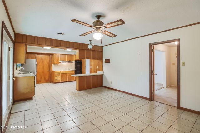 820 Lackland Drive, Biloxi, MS 39532