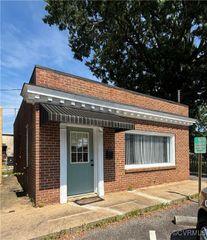 134 Pickwick Ave, Colonial Heights, VA 23834