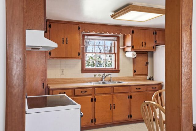 28 Pine Grove Road, South Yarmouth, MA 02664