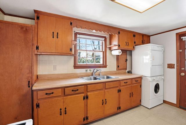28 Pine Grove Road, South Yarmouth, MA 02664