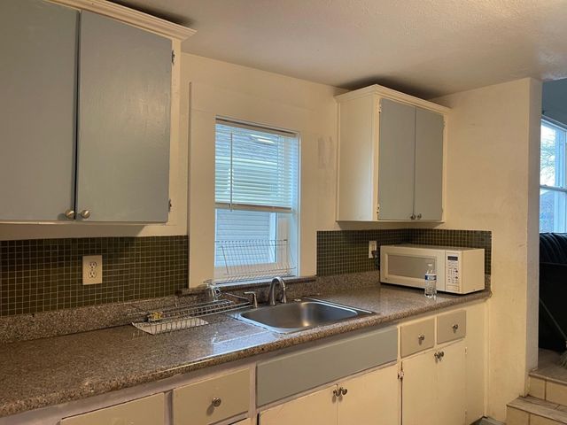 717 717 Brockhurst St, Oakland, CA 94609