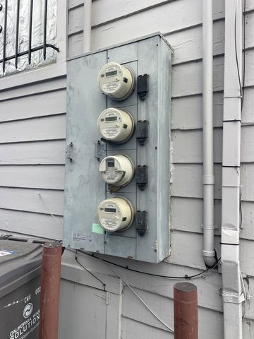 717 717 Brockhurst St, Oakland, CA 94609