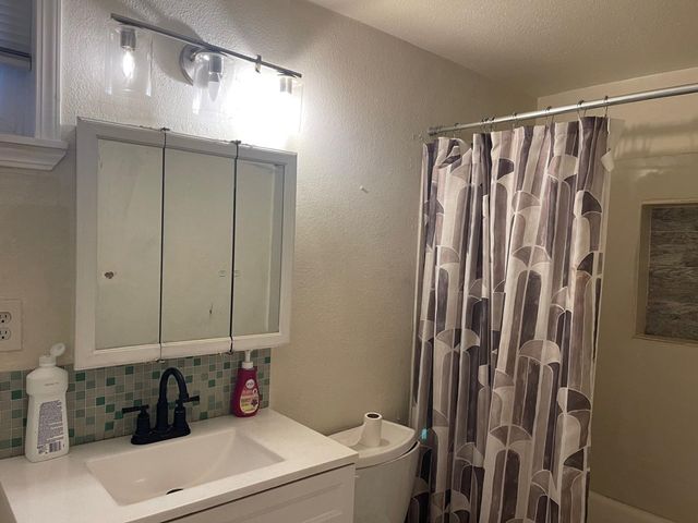 717 717 Brockhurst St, Oakland, CA 94609