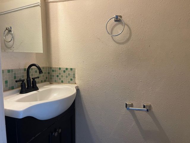 717 717 Brockhurst St, Oakland, CA 94609