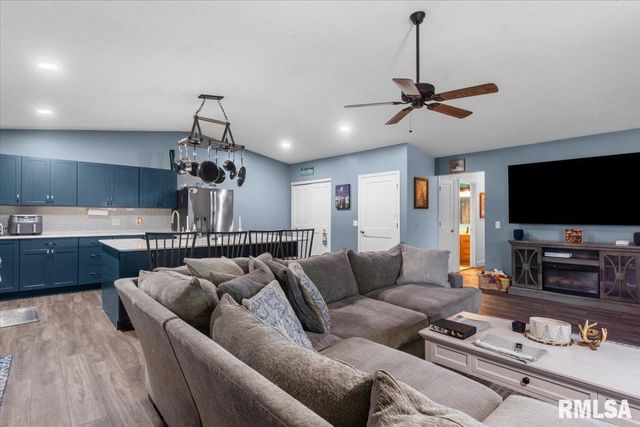 153 Wintergreen Drive, Chatham, IL 62629