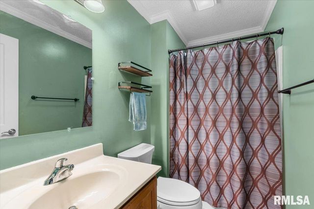 153 Wintergreen Drive, Chatham, IL 62629