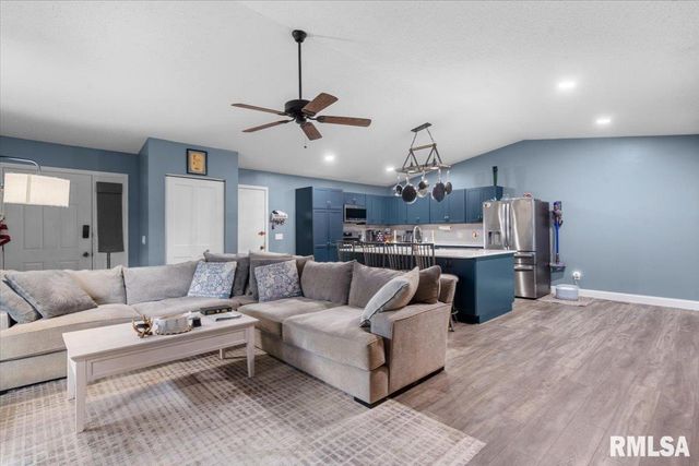 153 Wintergreen Drive, Chatham, IL 62629