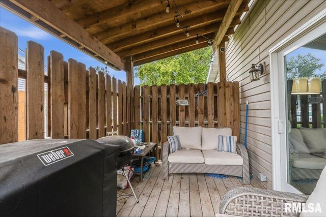 153 Wintergreen Drive, Chatham, IL 62629
