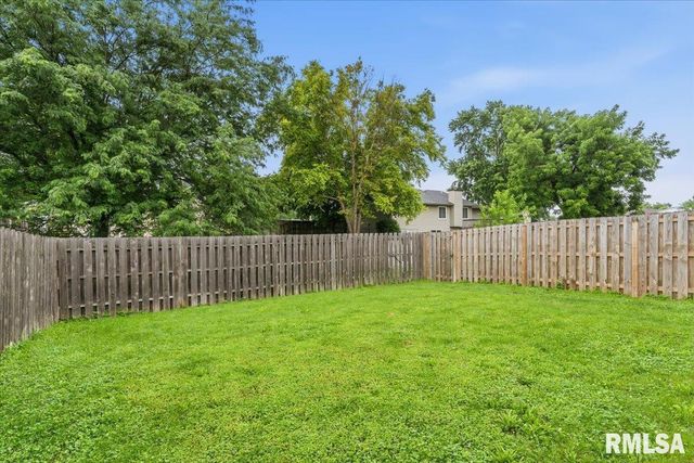 153 Wintergreen Drive, Chatham, IL 62629
