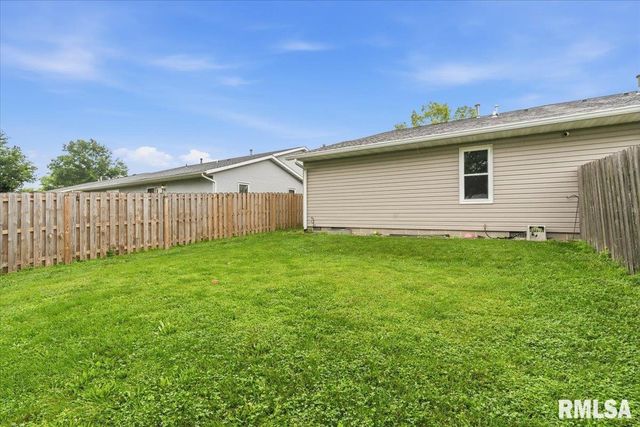 153 Wintergreen Drive, Chatham, IL 62629