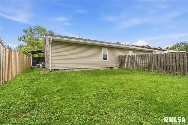 153 Wintergreen Drive, Chatham, IL 62629