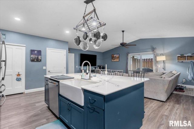 153 Wintergreen Drive, Chatham, IL 62629