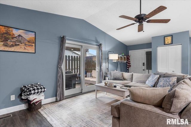 153 Wintergreen Drive, Chatham, IL 62629