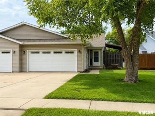 153 Wintergreen Drive, Chatham, IL 62629
