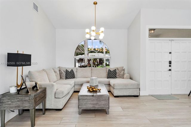 550 NW 110th Avenue, Plantation, FL 33324