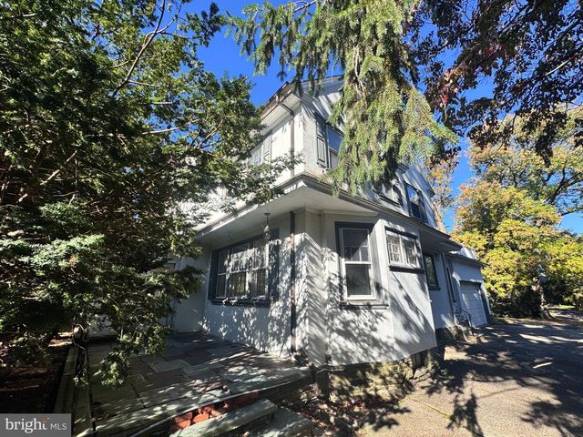 233 E KINGS HWY, Audubon, NJ 08106