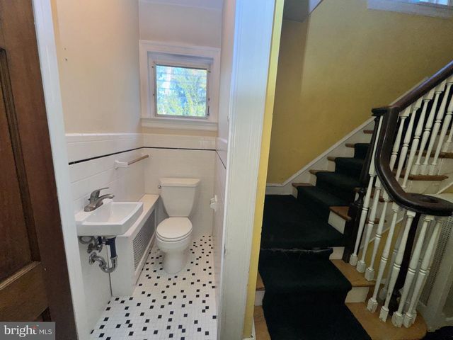 233 E KINGS HWY, Audubon, NJ 08106