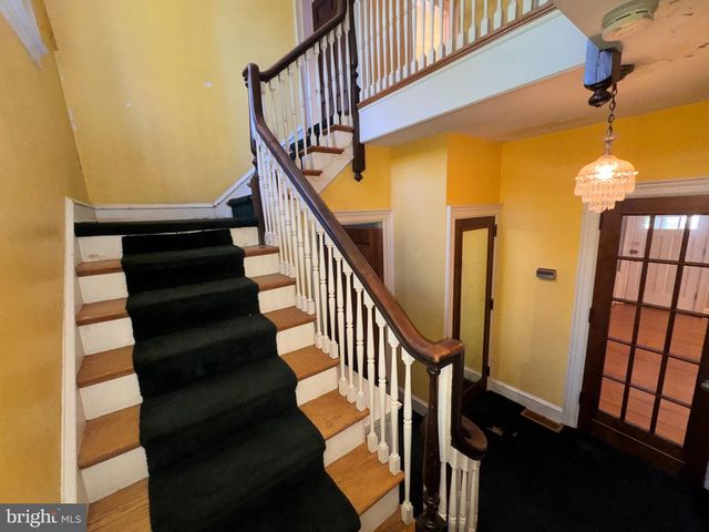 233 E KINGS HWY, Audubon, NJ 08106