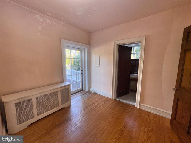 233 E KINGS HWY, Audubon, NJ 08106