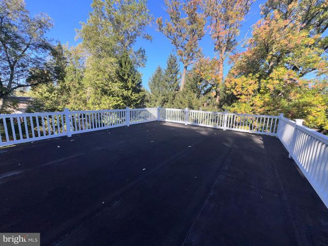 233 E KINGS HWY, Audubon, NJ 08106