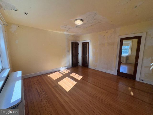 233 E KINGS HWY, Audubon, NJ 08106