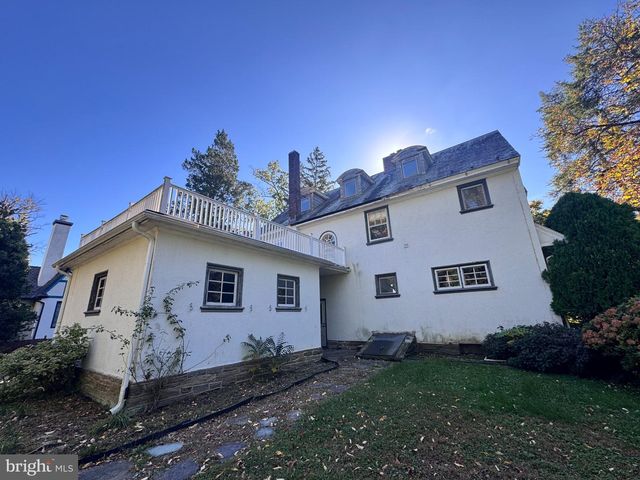 233 E KINGS HWY, Audubon, NJ 08106