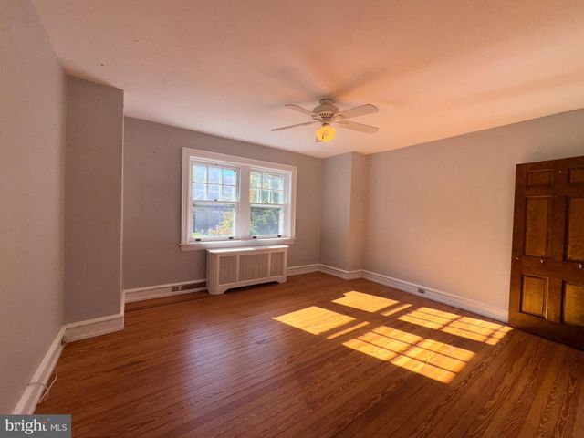 233 E KINGS HWY, Audubon, NJ 08106