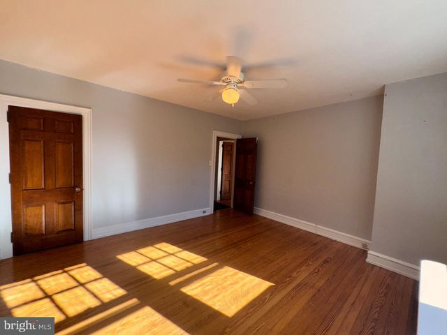 233 E KINGS HWY, Audubon, NJ 08106