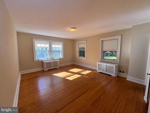 233 E KINGS HWY, Audubon, NJ 08106