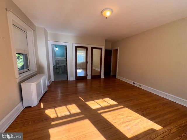 233 E KINGS HWY, Audubon, NJ 08106