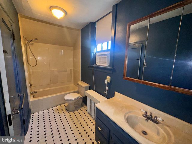 233 E KINGS HWY, Audubon, NJ 08106