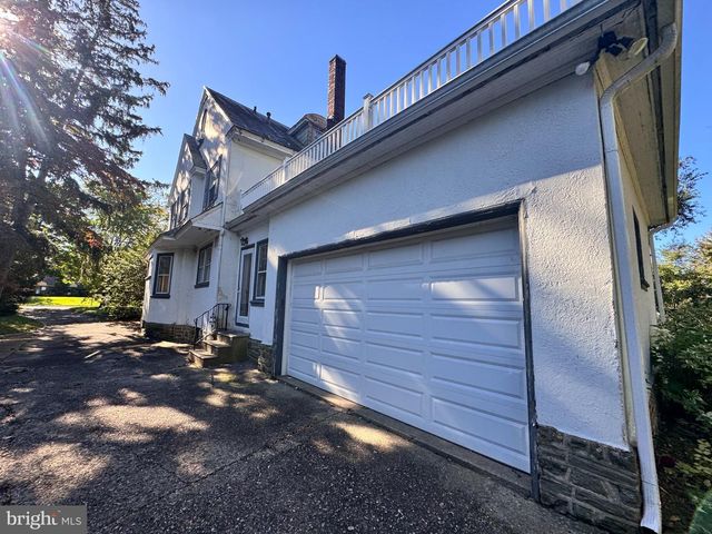 233 E KINGS HWY, Audubon, NJ 08106
