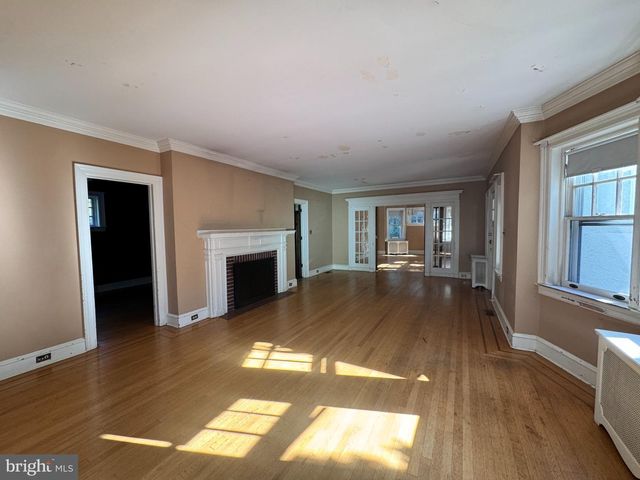 233 E KINGS HWY, Audubon, NJ 08106