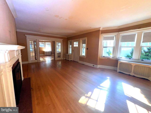 233 E KINGS HWY, Audubon, NJ 08106