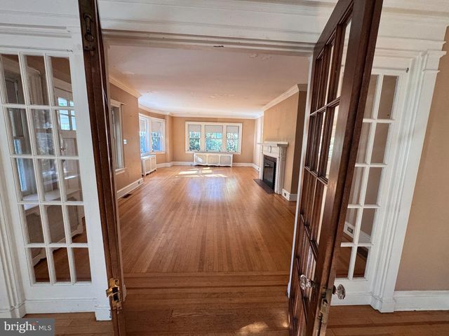 233 E KINGS HWY, Audubon, NJ 08106