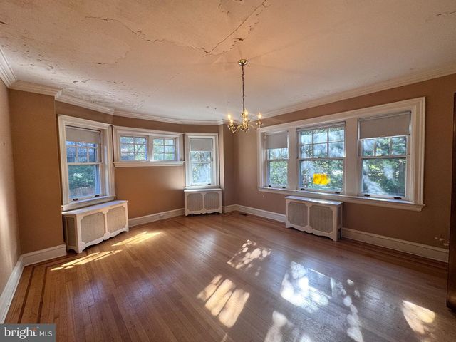 233 E KINGS HWY, Audubon, NJ 08106