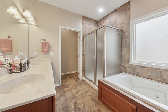 1626 Lakeview Drive, Pleasant Hill, IA 50327