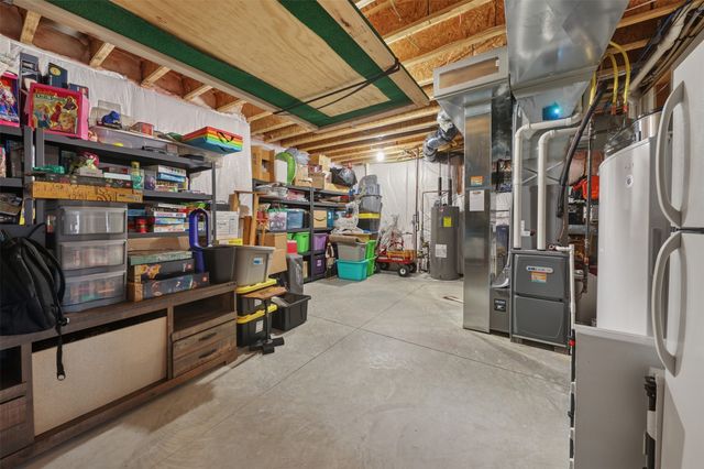 1626 Lakeview Drive, Pleasant Hill, IA 50327