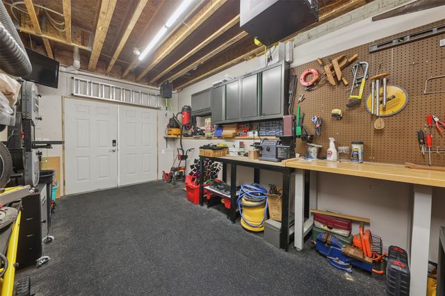 1626 Lakeview Drive, Pleasant Hill, IA 50327