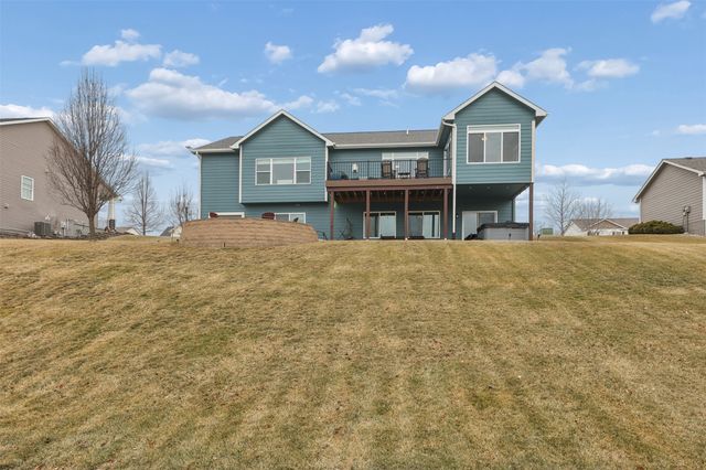 1626 Lakeview Drive, Pleasant Hill, IA 50327