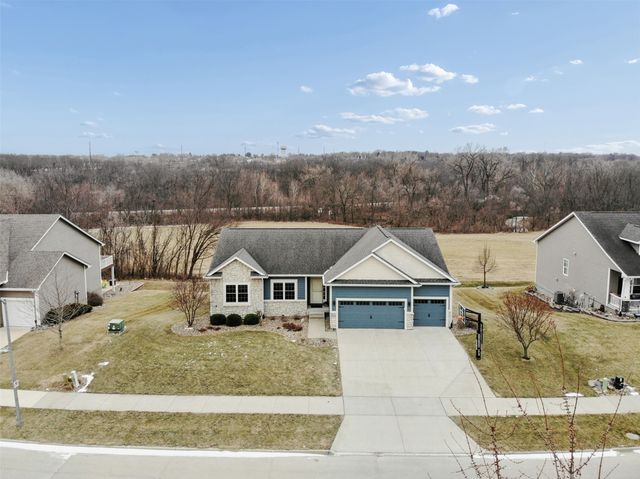 1626 Lakeview Drive, Pleasant Hill, IA 50327